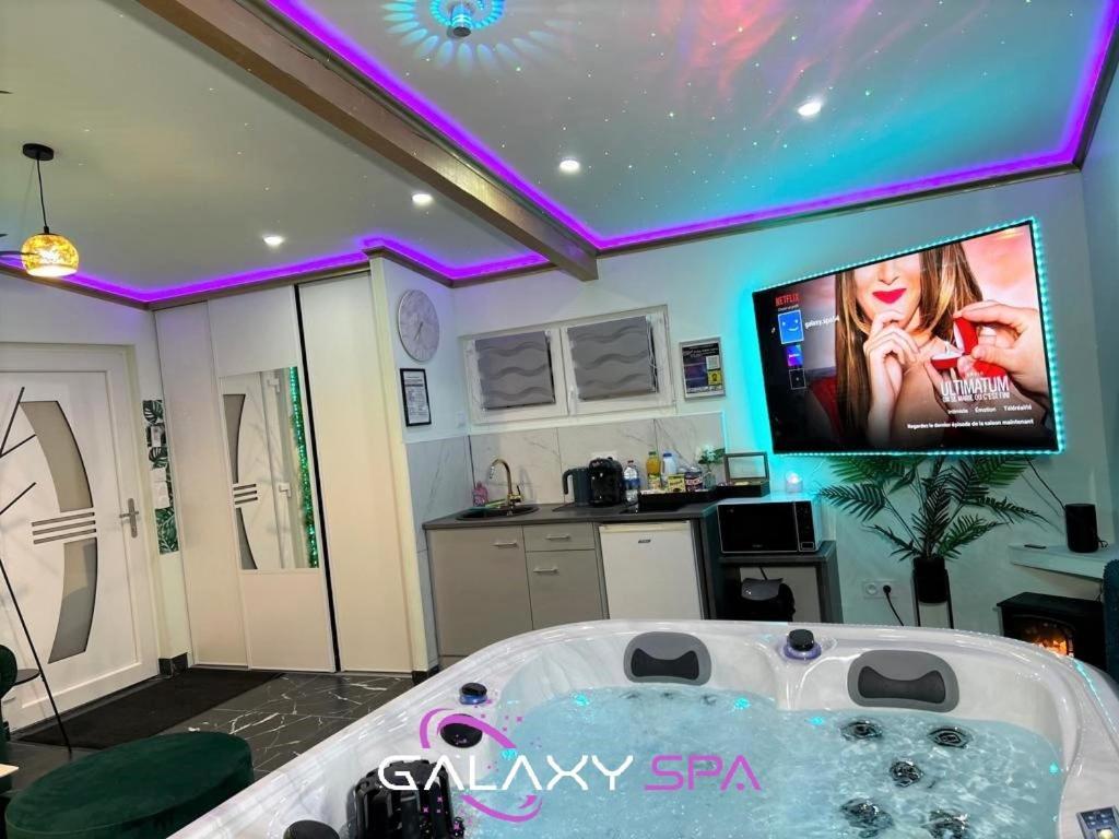 Galaxy Spa - Suite Jupiter Jacuzzi Privatif Champigneulles Kültér fotó